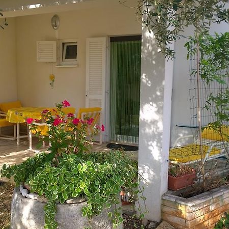 Apartment Free Parking Big Garden Peroj Exterior foto